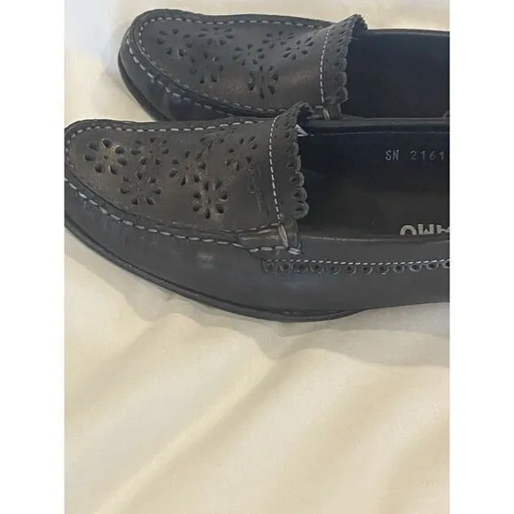 Salvatore Ferragamo Black Leather Flats 8.5 2A  Fits‎ More Like 7-7.5