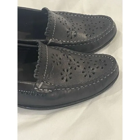 Salvatore Ferragamo Black Leather Flats 8.5 2A  Fits‎ More Like 7-7.5