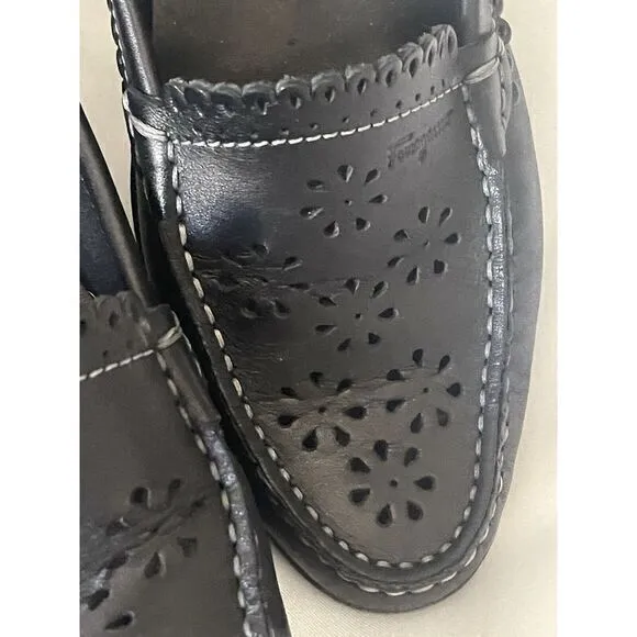 Salvatore Ferragamo Black Leather Flats 8.5 2A  Fits‎ More Like 7-7.5