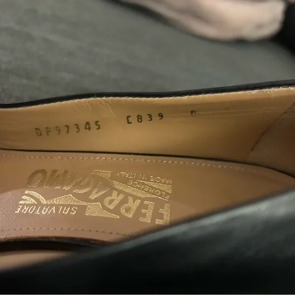 Salvatore Ferragamo Women’s Black &amp; Gold Sz 8 Flats
