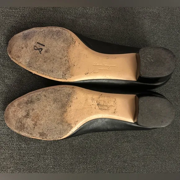 Salvatore Ferragamo Women’s Black &amp; Gold Sz 8 Flats