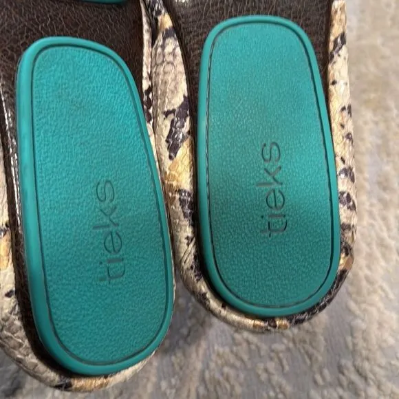 Sand Snake skin Tieks flats size 9 in GUC