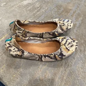 Sand Snake skin Tieks flats size 9 in GUC