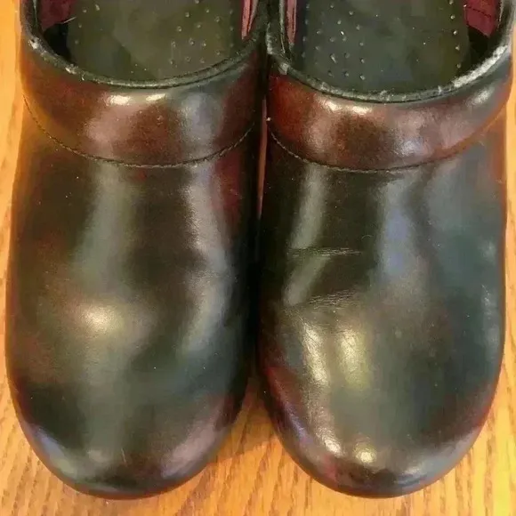 Sanita Pro Leather Cabrio Clog Shoes, Maroon, Size 8