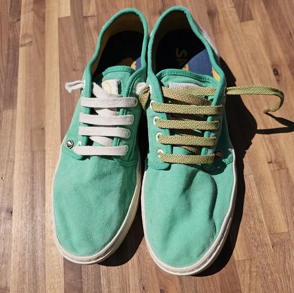 Satorisan Green Canvas Skateboarding Sneakers with Mismatched Laces