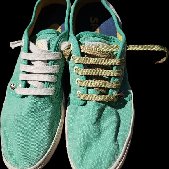 Satorisan Green Canvas Skateboarding Sneakers with Mismatched Laces