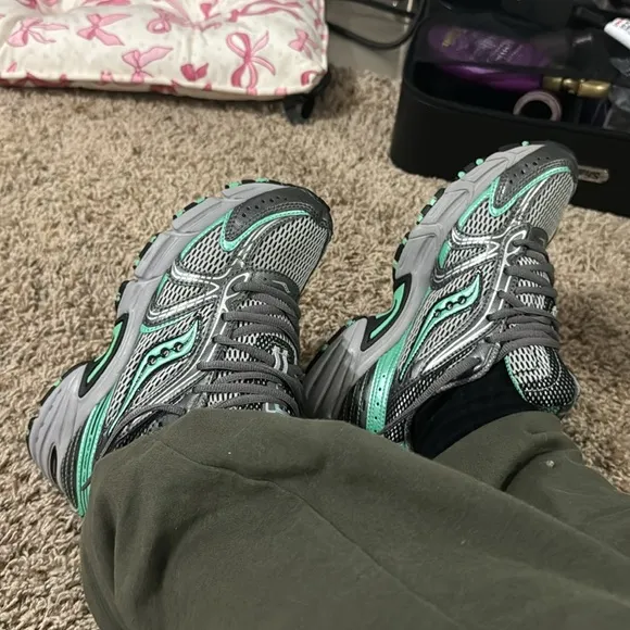 Saucony Womens Grid Ridge TRE Running Shoes Gray 15116-1 Lace Up Low Top