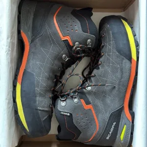Scarpa Men's Zodiac Plus GTX Hiking Boots - Shark-Orange