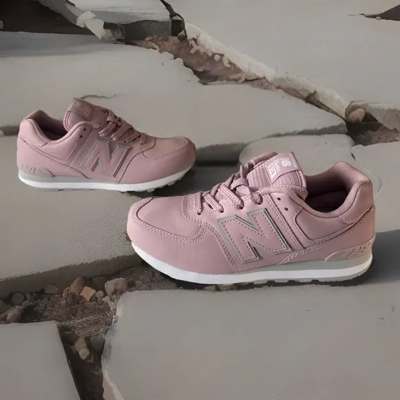 Size 3.5 - New Balance 574 Pink