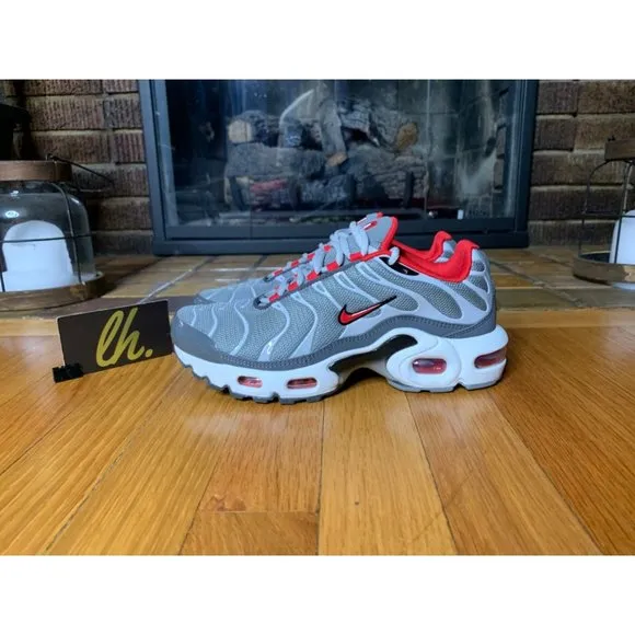 Size 4y Nike Air Max Plus “Particle Grey Red” Athletic Running Shoes CD0609-005