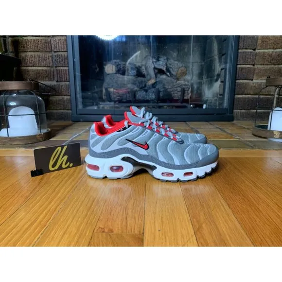 Size 4y Nike Air Max Plus “Particle Grey Red” Athletic Running Shoes CD0609-005