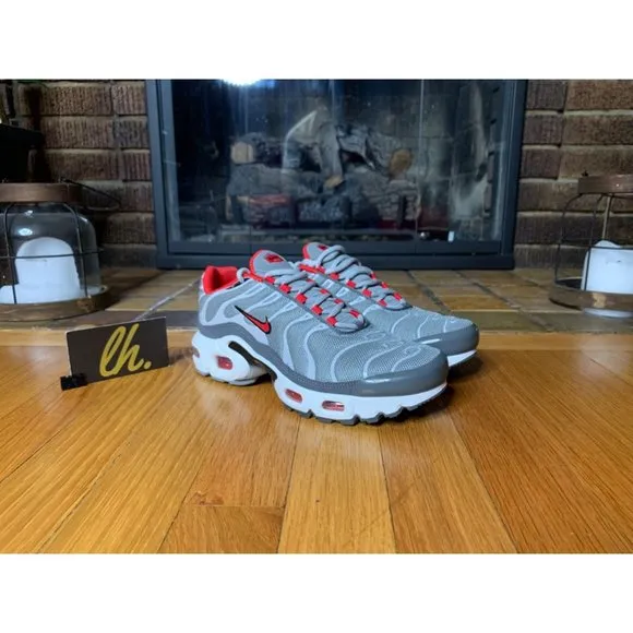 Size 4y Nike Air Max Plus “Particle Grey Red” Athletic Running Shoes CD0609-005
