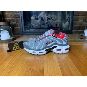 Size 4y Nike Air Max Plus “Particle Grey Red” Athletic Running Shoes CD0609-005