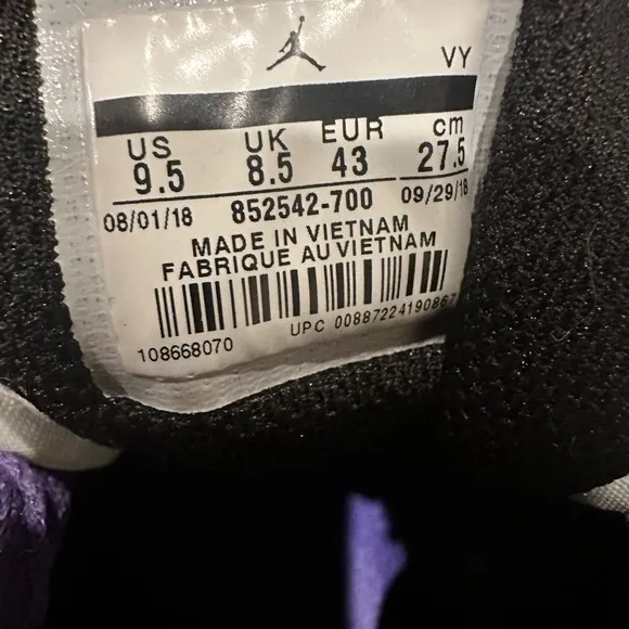 Size 9.5 - Air Jordan 1 Mid Lakers.  LOOK BRAND‎ NEW.  AUTHENTIC GUARANTEED