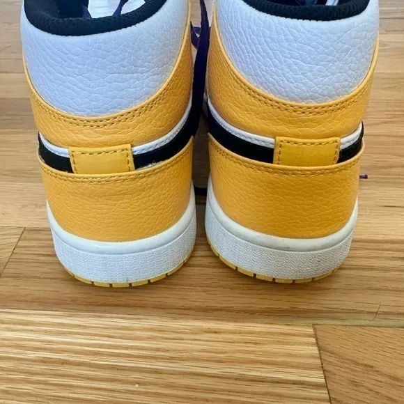 Size 9.5 - Air Jordan 1 Mid Lakers.  LOOK BRAND‎ NEW.  AUTHENTIC GUARANTEED