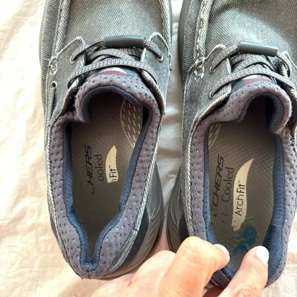 Skechers Men's Arch Fit Motley Oven Sneaker - blue denim SZ 9 Worn 1X