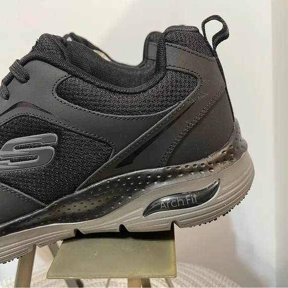 Sketcher’s Men’s Work Footwear Size 11 Black/Charcoal NWT