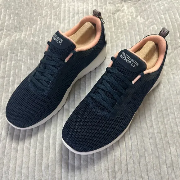 Sketches Gowalk Joy- Joturn Walking Sneakers in Navy/ Pink Size 8.5 NWOT—A0285‎