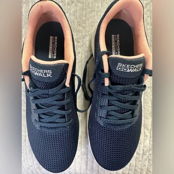 Sketches Gowalk Joy- Joturn Walking Sneakers in Navy/ Pink Size 8.5 NWOT—A0285‎