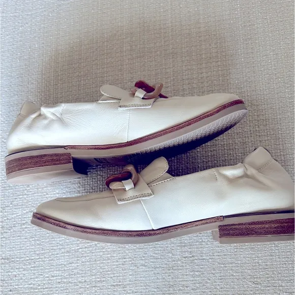 Softwaves Gali Loafer Creme Cream with Link Accents size 7  7.5