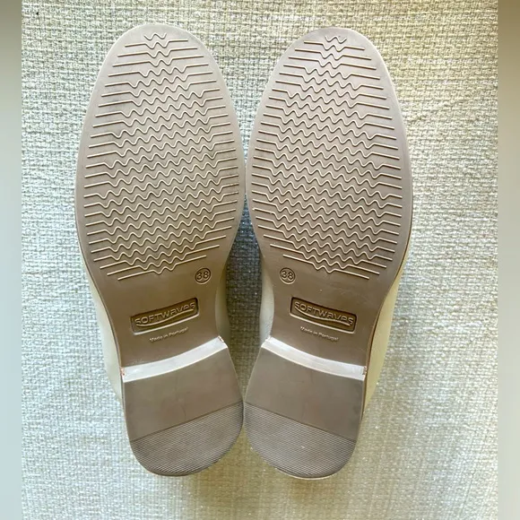 Softwaves Gali Loafer Creme Cream with Link Accents size 7  7.5