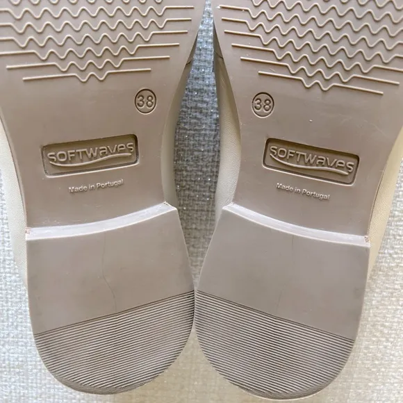 Softwaves Gali Loafer Creme Cream with Link Accents size 7  7.5