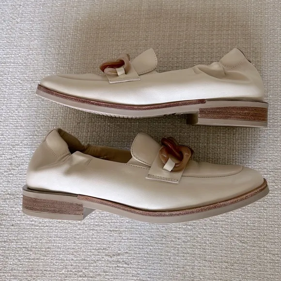 Softwaves Gali Loafer Creme Cream with Link Accents size 7  7.5
