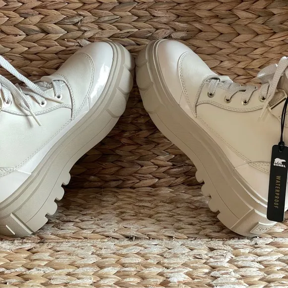 Sorel Caribu X Boot Lace Cozy Waterproof Cream NEW