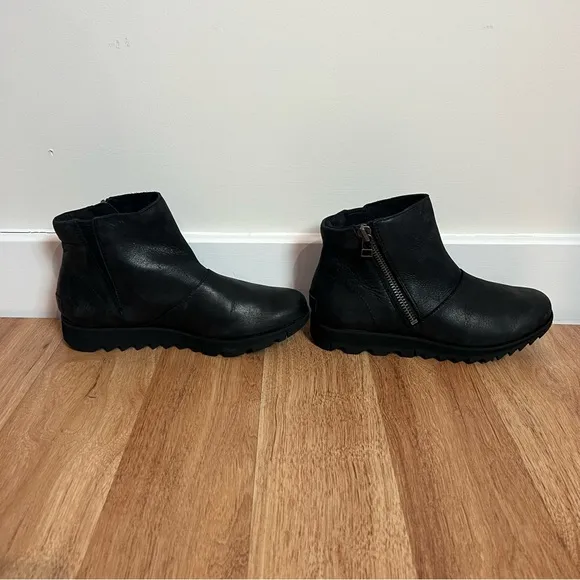 Sorel Harlow Zip Waterproof Black Ankle Boots Shoes Women Size 6
