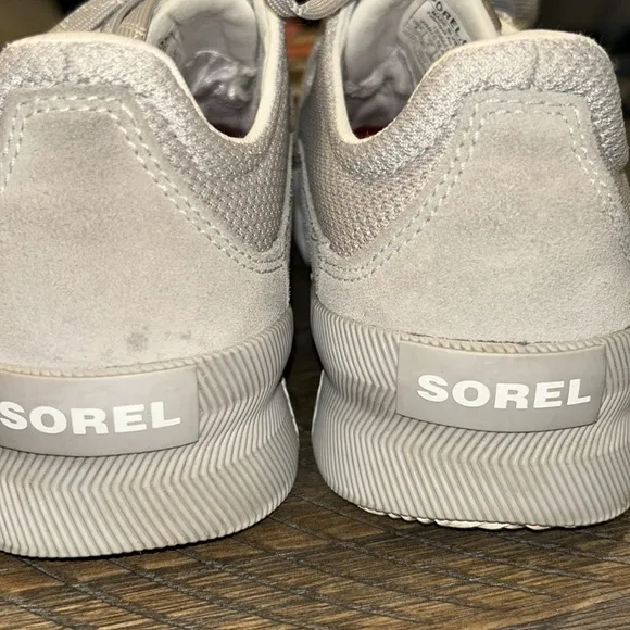 SOREL “OUT AND ABOUT” WOMENS SNEAKERS SIZE 8 GRAY WATERPROOF