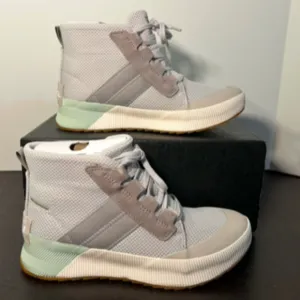 Sorel Out N About III Mid Sneaker Boot Weatherproof Moonstone/Sea Salt Size 8