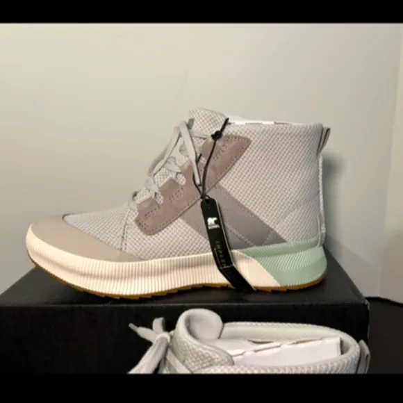 Sorel Out N About III Mid Sneaker Boot Weatherproof Moonstone/Sea Salt Size 8
