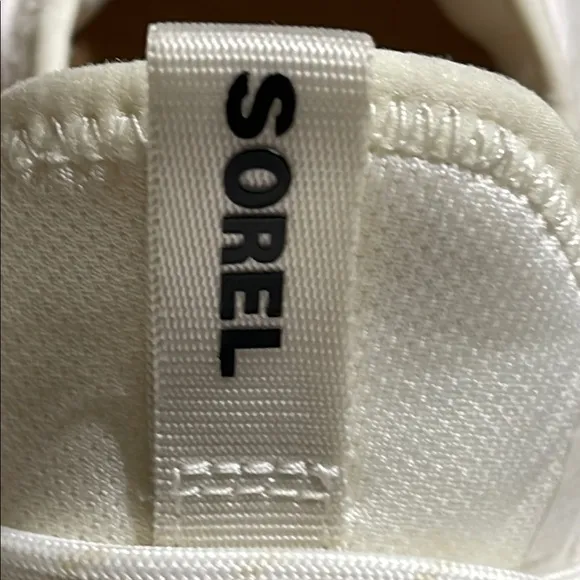 Sorel White and Tan Sneakers 👟 Size 10 Womans