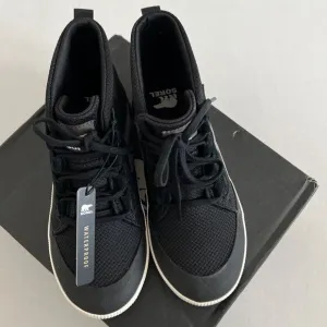 Sorel Women's 7.5 Out N About III Mid-Top Boot Sneakers Waterproof Black