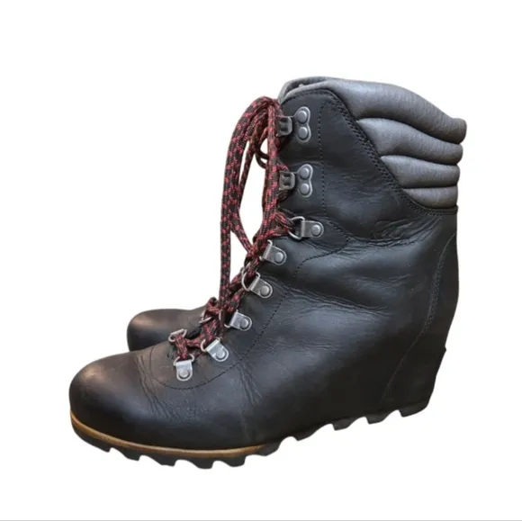 Sorel Women's Conquest Wedge Black Lace Up Hiking Boots Size 11