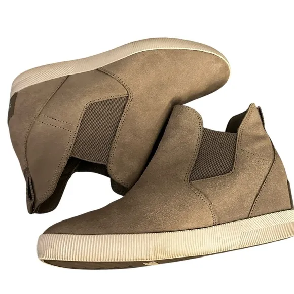 Sorel Women's Out N About Slip On Wedge Bootie Shoes Women’s Size 10. Dove grey