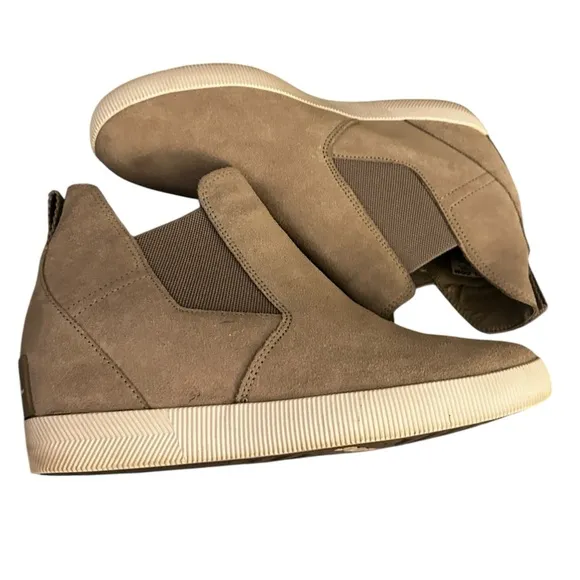 Sorel Women's Out N About Slip On Wedge Bootie Shoes Women’s Size 10. Dove grey