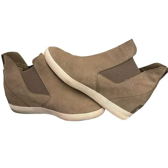 Sorel Women's Out N About Slip On Wedge Bootie Shoes Women’s Size 10. Dove grey