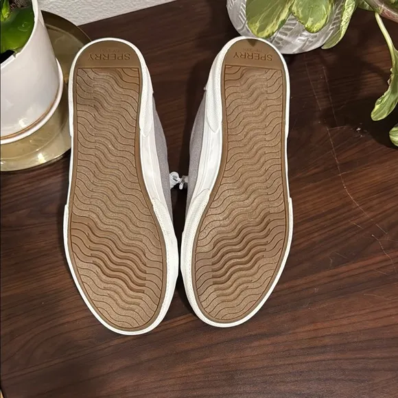 Sperry Gray Canvas Sneakers, nwot, size 7!
