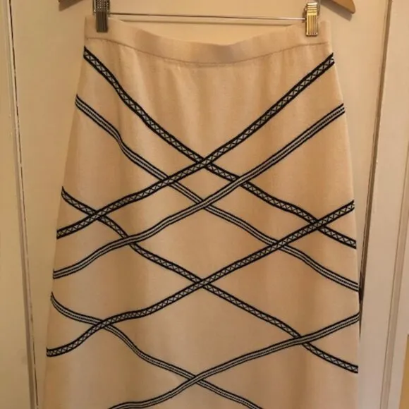 St. John White Skirt with Black Fancy Ribbon Trim; Size 14; NWOT
