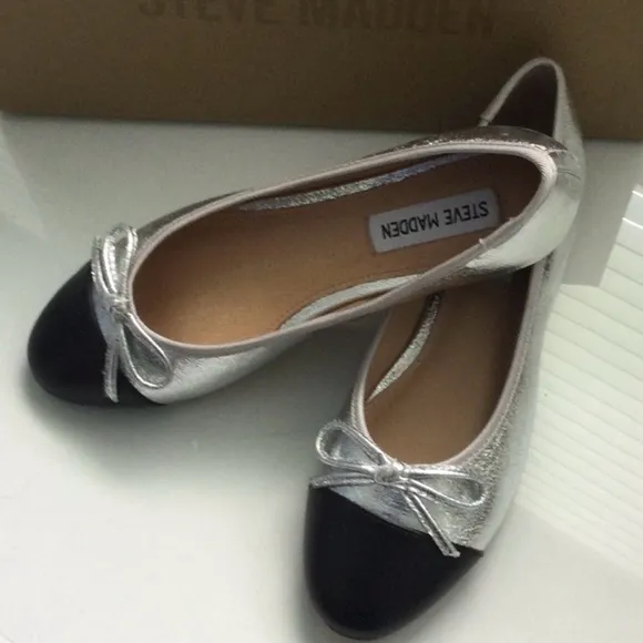 Steve Madden Ellison Silver Wm Sz (right shoe)  6.5 (left shoe 7) Black/Silver