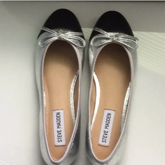 Steve Madden Ellison Silver Wm Sz (right shoe)  6.5 (left shoe 7) Black/Silver