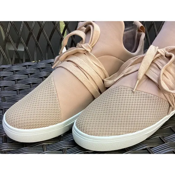 Steve Madden Lancer Sneakers Athleisure Comfy Shoe in Blush (Nude) Sz 8.5
