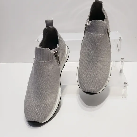 Steve Madden Omaha Grey White Sneaker Shoes with Zipper New