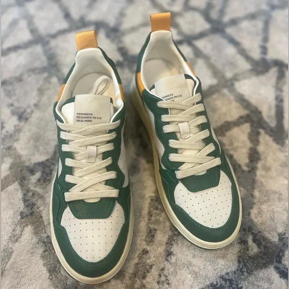 Steve Madden women’s everlie sneakers NWOT