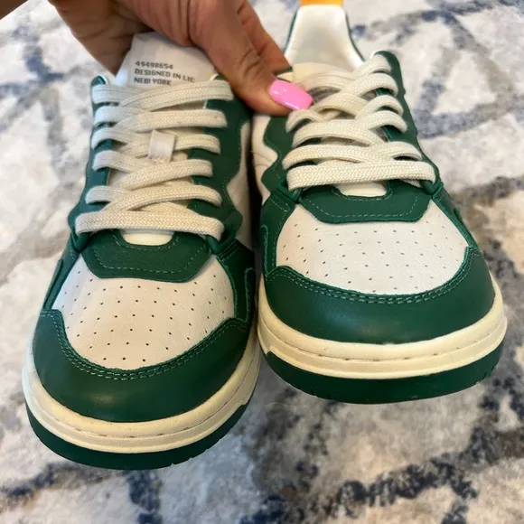 Steve Madden women’s everlie sneakers NWOT