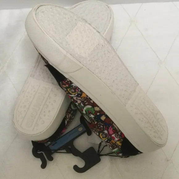 Super Mario sneakers. Size 4. New