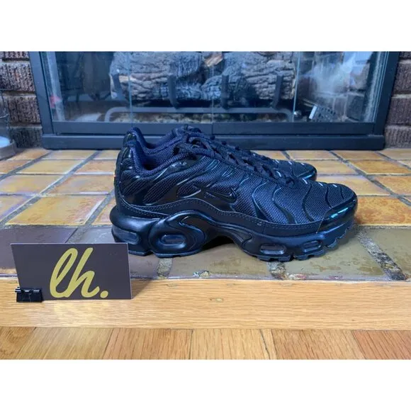 Sz 4.5y/6w Nike Air Max Plus GS “Triple Black” Athletic Running Shoes CD0609-001