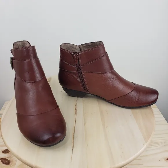 Taos Addition Ankle Boots Size 9 Brown Leather Booties Burnished Toe Heel Casual