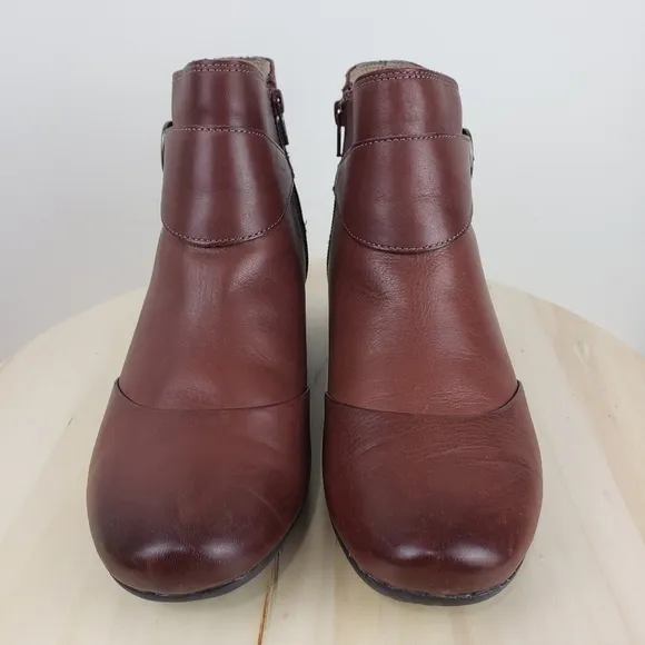 Taos Addition Ankle Boots Size 9 Brown Leather Booties Burnished Toe Heel Casual